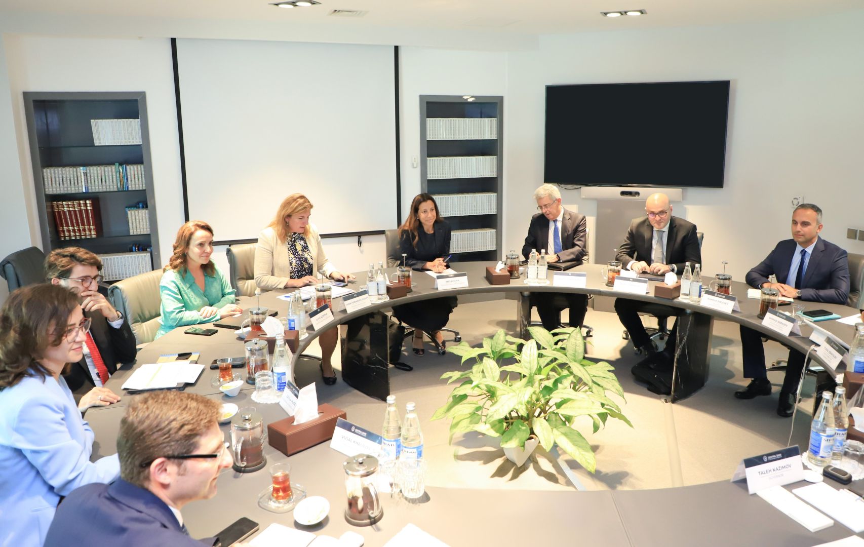 CBA and IFC discuss green economy strategies