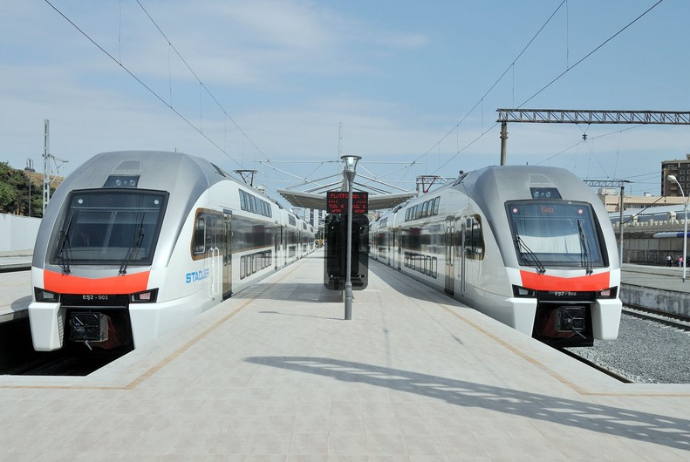 Azerbaijan notes increase in number of tourists using railway services