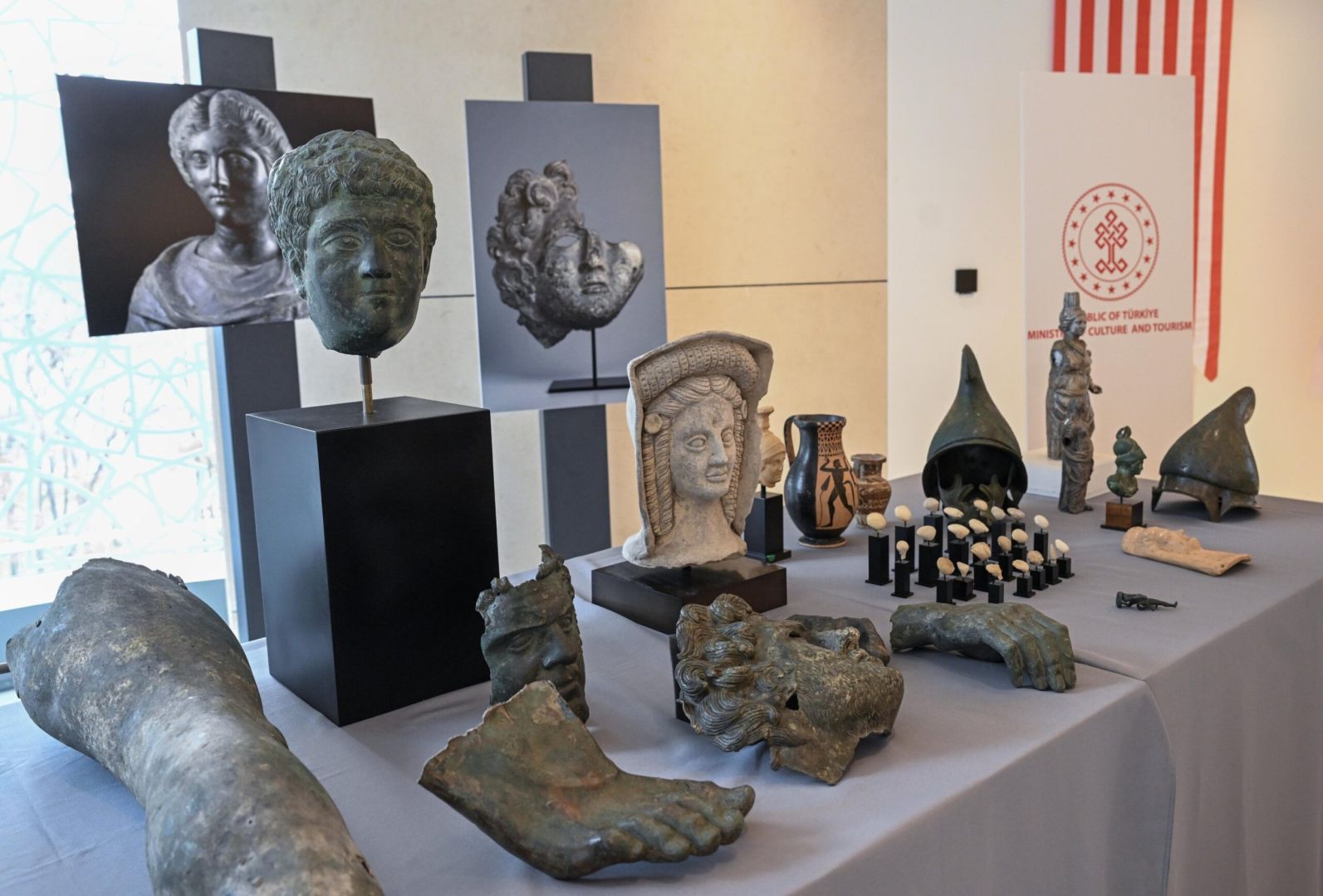 US returns 14 historical artifacts to Turkiye