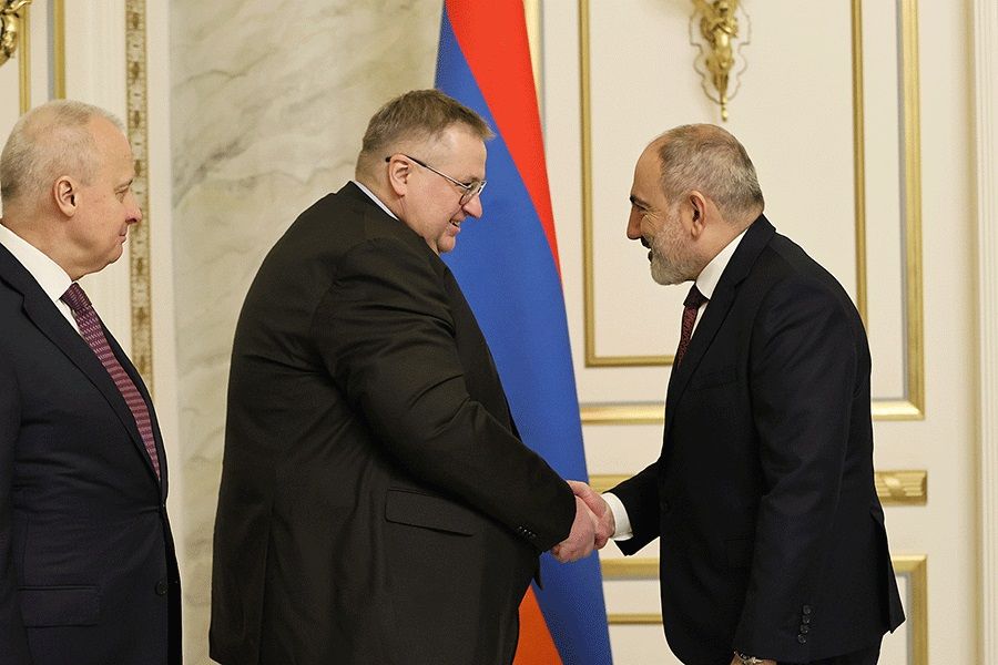 Armenian PM discusses agenda of Armenian-Russian relations with Russian Deputy PM