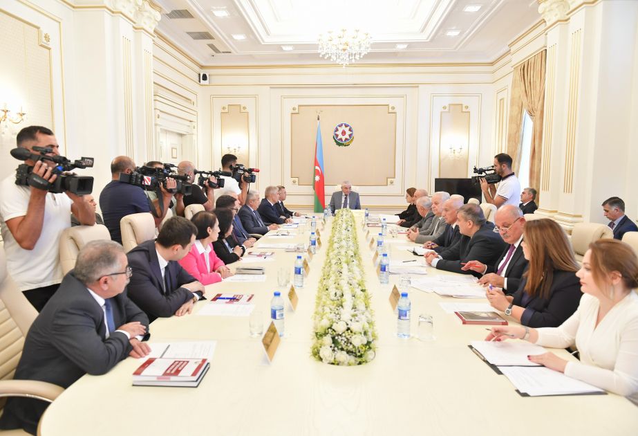 Azerbaijan’s Central Election Commission holds meeting