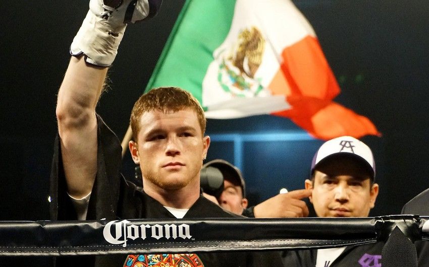 Alvarez defends his three world boxing titles