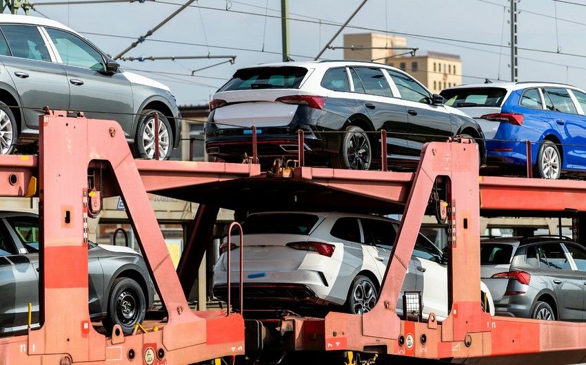 Azerbaijan reduces car imports