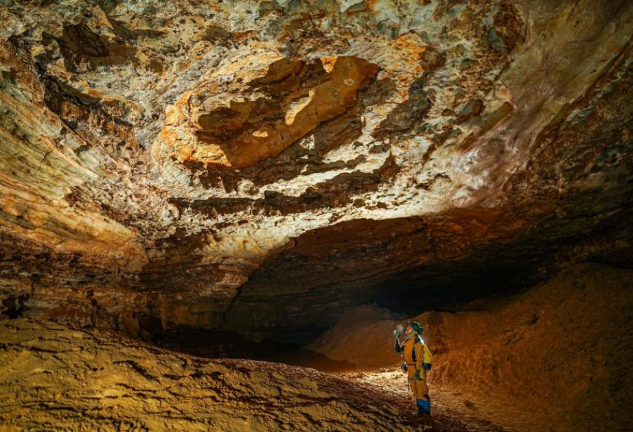 Archaeologists conduct research in largest cave in Asia