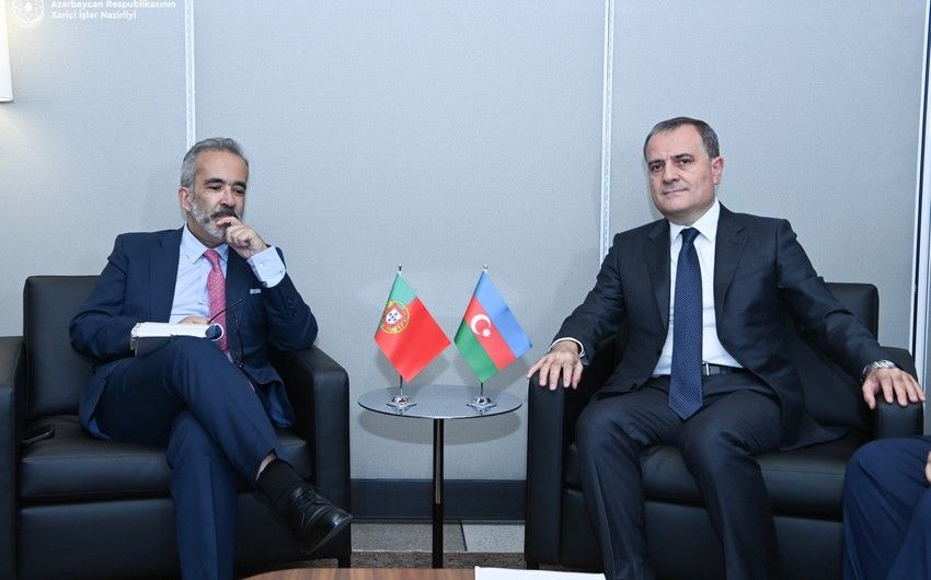 FM Bayramov discusses multilateral co-op with his Portuguese counterpart