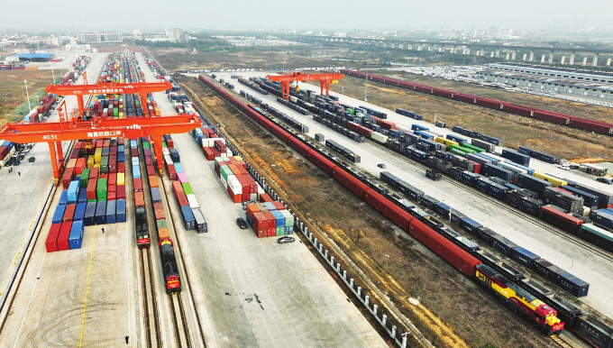 China-Europe freight trains increase significantly