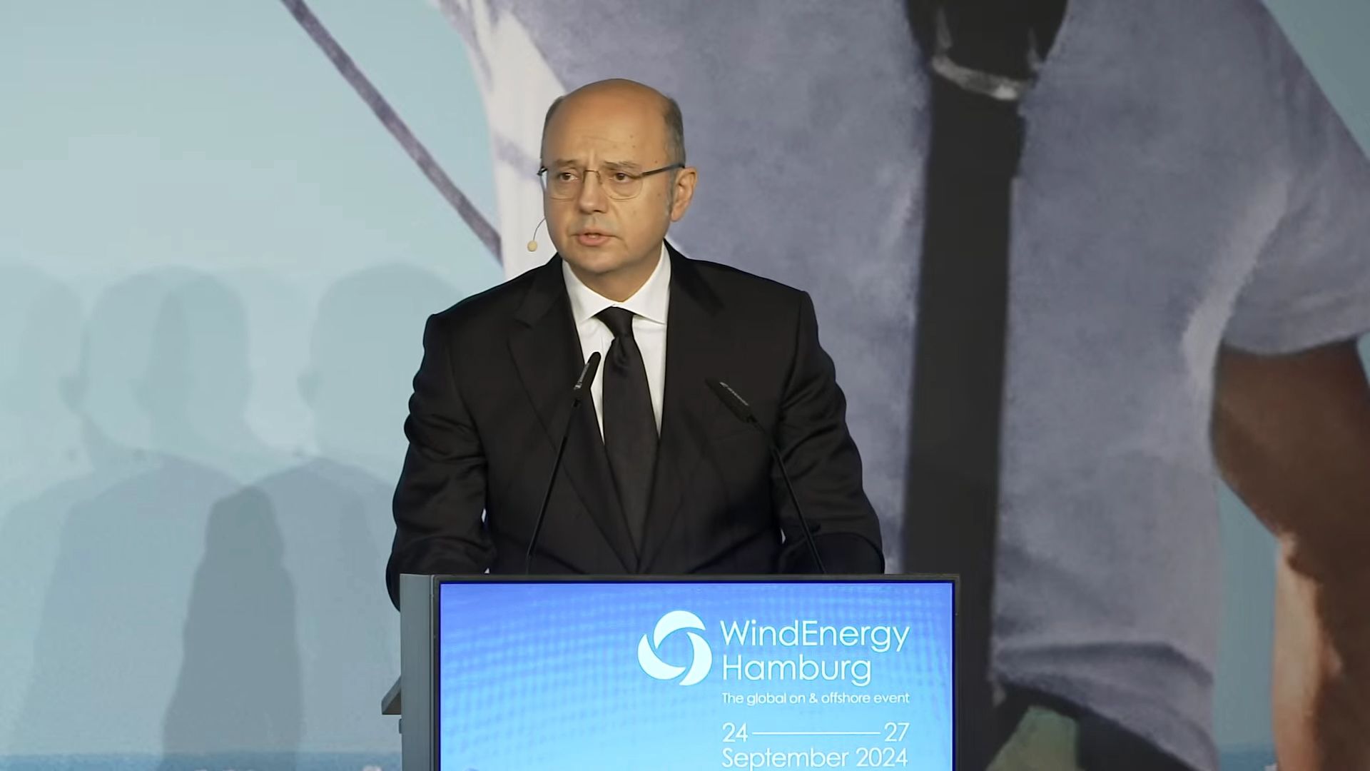 Minister Shahbazov highlights Azerbaijan's Role in Green Energy Corridor at Wind Energy Hamburg Conference [PHOTOS]