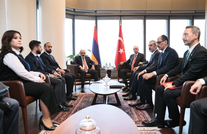 Armenian PM wants Turkiye to contribute to peace with Azerbaijan