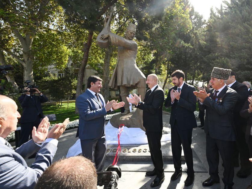 President Ilham Aliyev attends unveiling of Ashig Alasgar's monument in Baku [PHOTOS/VIDEO]