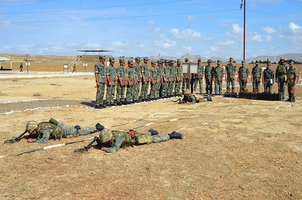 Azerbaijani servicemen attend demonstration classes on Engineering Training [PHOTOS]