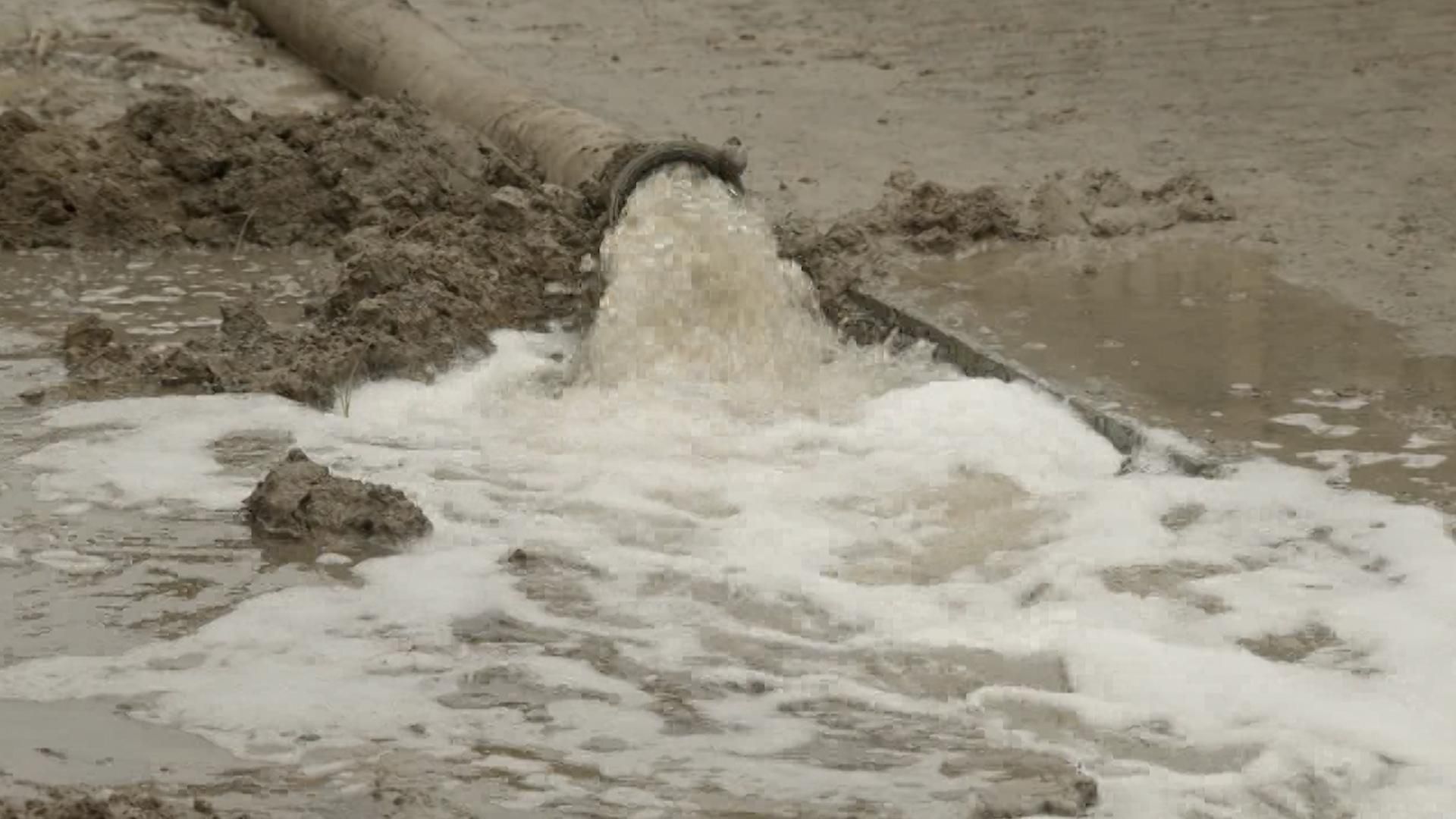 Heavy rains sweep houses in Azerbaijan's Hajigabul as rainfall gets intense [PHOTOS]