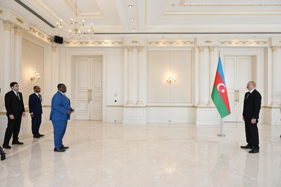 Azerbaijan's President Ilham Aliyev receives credentials of new ambassador of Benin to Azerbaijan [PHOTOS]