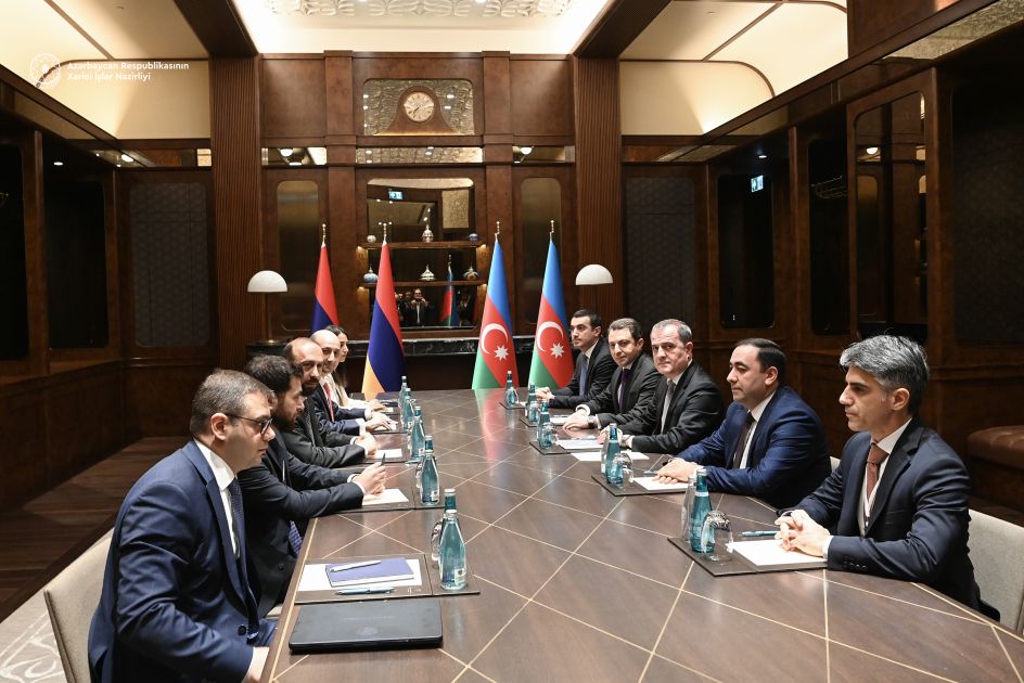 Azerbaijani, Armenian FM agree to continue negotiations on peace agreement [PHOTOS]