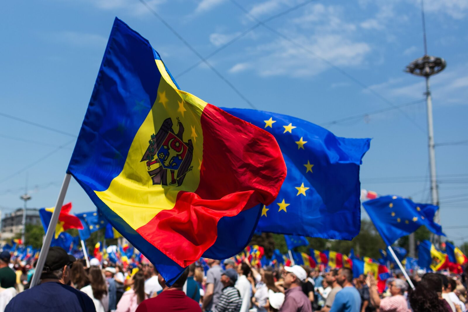 Voter turnout surpasses threshold in Moldova’s election and EU referendum