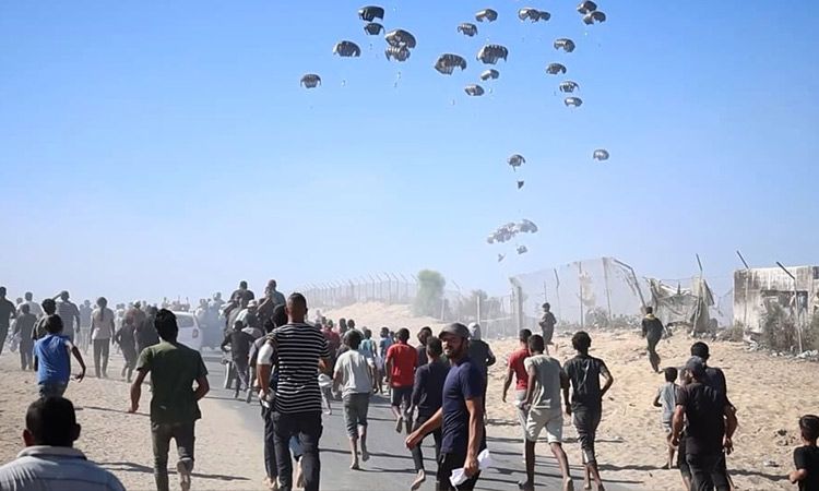 UAE carries out 53rd airdrop of humanitarian aid in Gaza