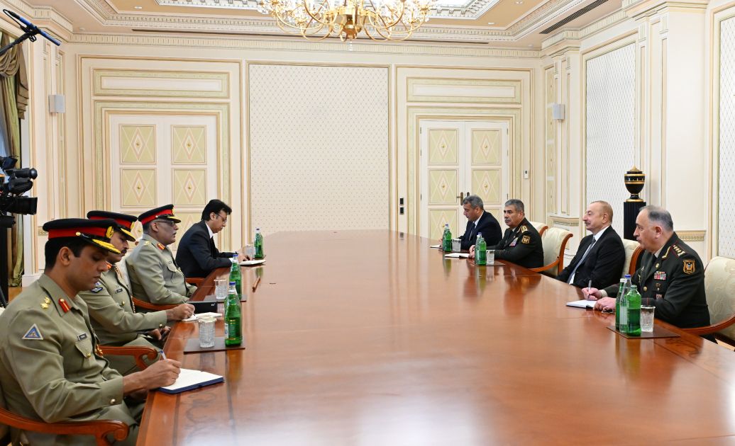 President Ilham Aliyev receives Chairman Joint Chiefs of Staff Committee of Pakistan [PHOTOS]