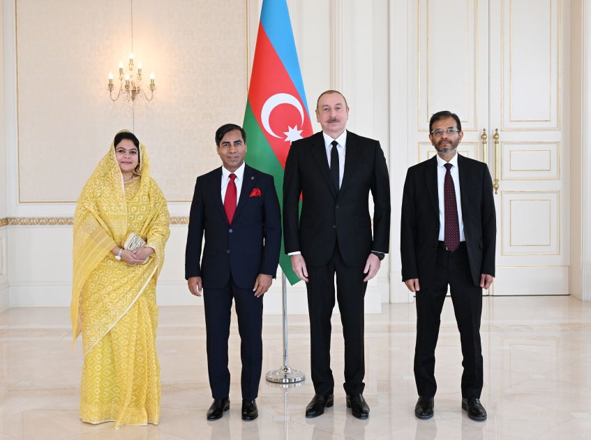 President Ilham Aliyev receives credentials of incoming ambassador of Bangladesh to Azerbaijan [PHOTOS]