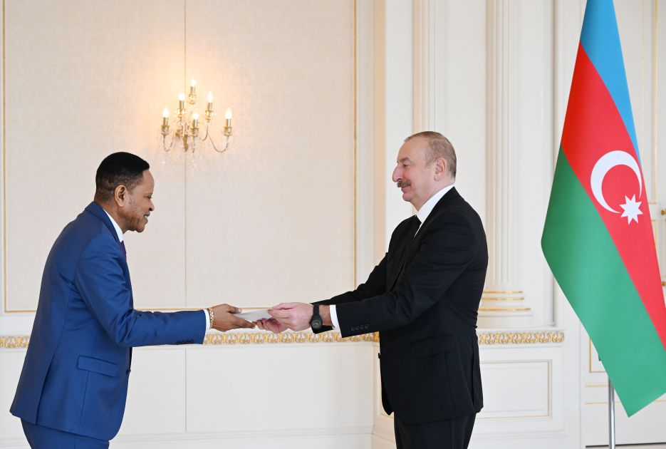 Azerbaijani president receives credentials of incoming ambassador of Democratic Republic of the Congo to Azerbaijan [PHOTOS]