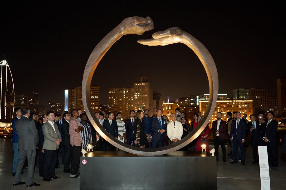 Italian sculptor Lorenzo Quinn’s “Equilibrium in Nature" exhibition opened at Heydar Aliyev Center [PHOTOS]