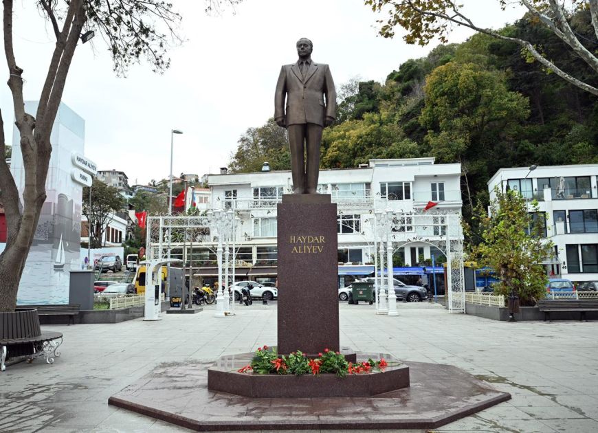 Azerbaijani delegation honors Heydar Aliyev at Istanbul Book Fair