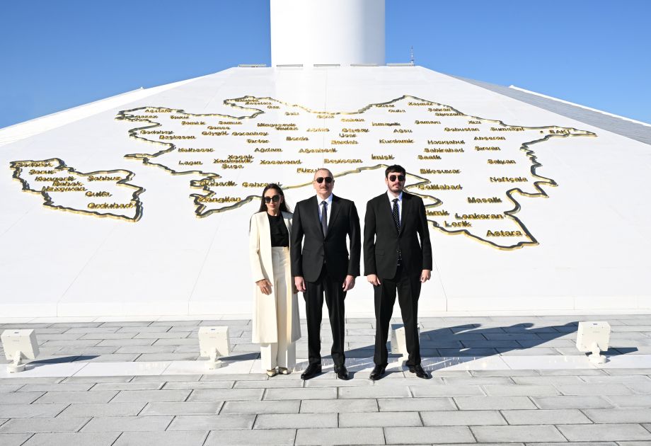 President Ilham Aliyev visits National Flag Square in Baku to raise Azerbaijan's tricolor flag [PHOTOS/VIDEO]