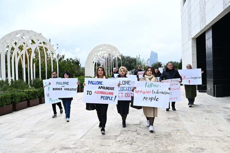 Azerbaijani activists protest U.S. Congressman Frank Pallone, demand apology and legal action