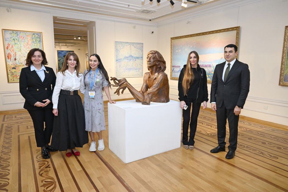 Leyla Aliyeva, Arzu Aliyeva visit Azerbaijan National Art Museum [PHOTOS]