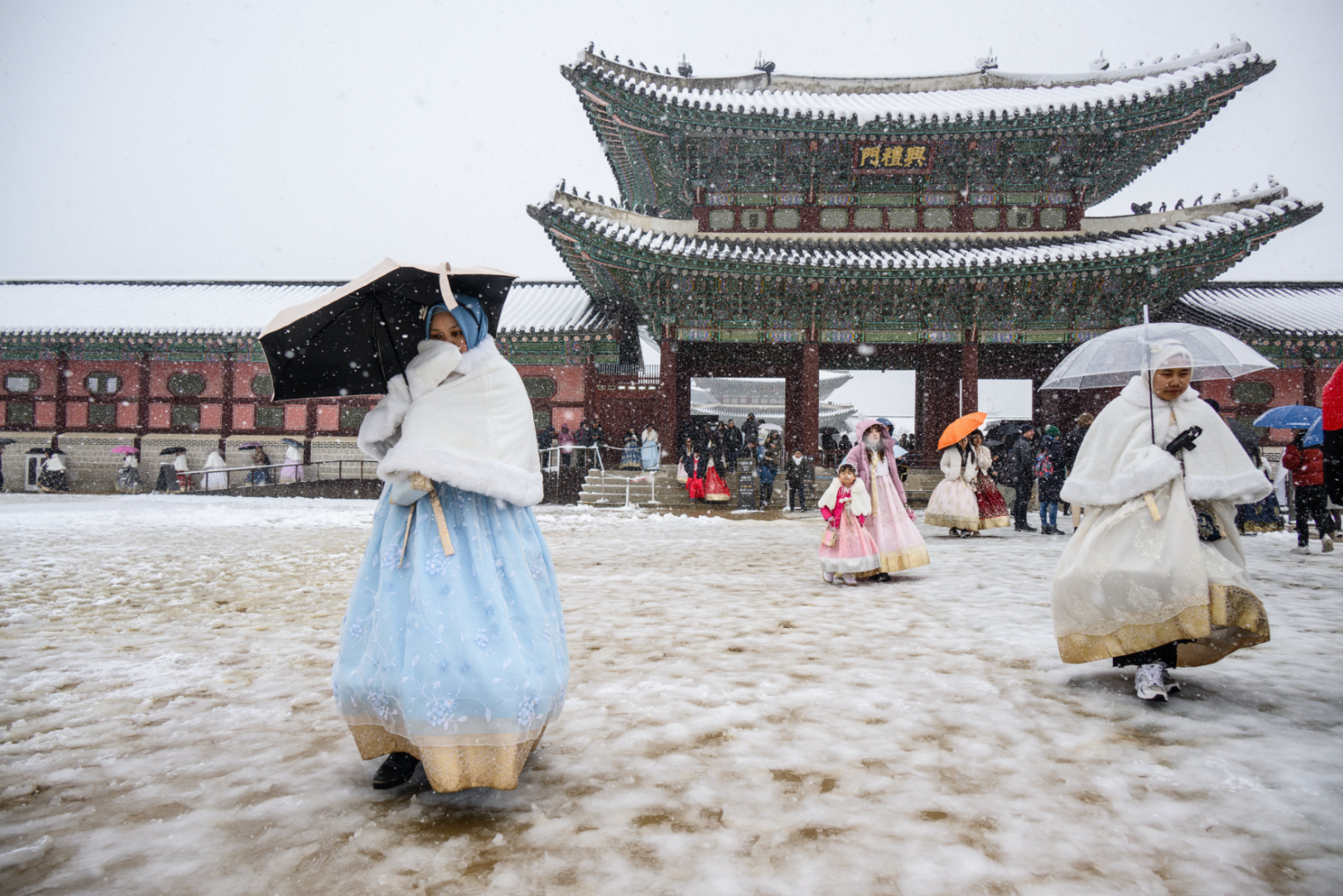 South Korea struggles with snowfall for second day