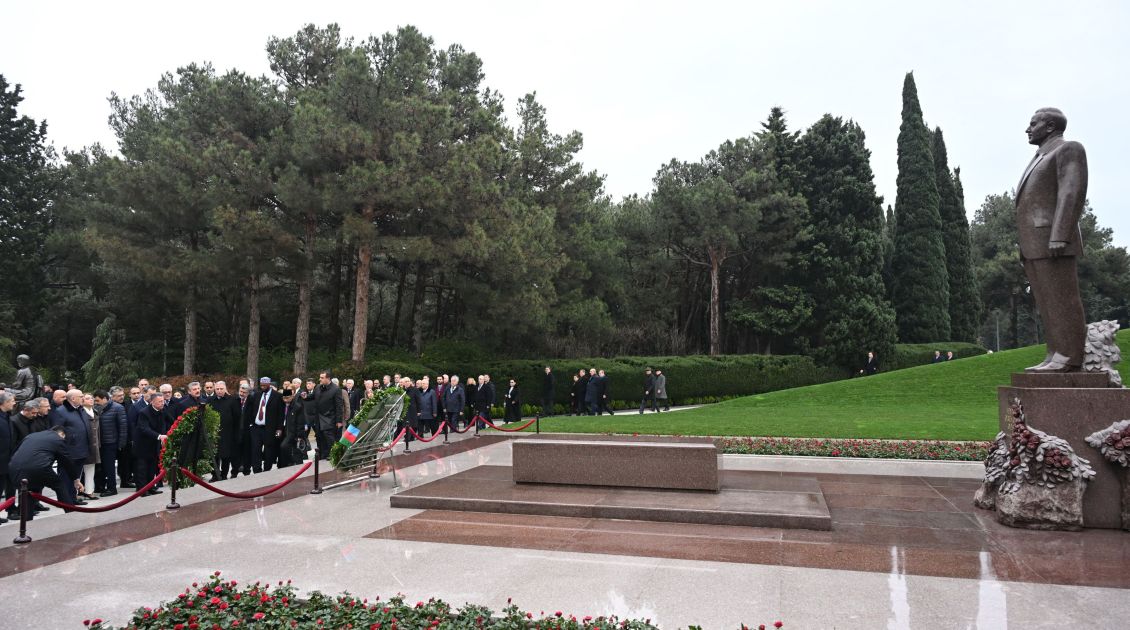 Participants of International Parliamentary Conference visit Alley of Honor [PHOTOS]