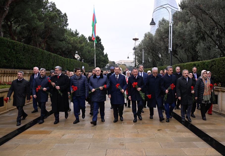 Participants of International Parliamentary Conference visit Alley of Martyrs & Turkish Martyrdom [PHOTOS]