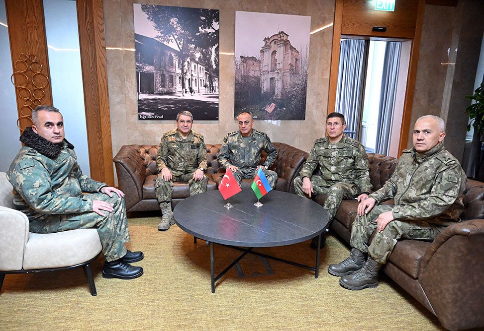 Azerbaijani, Turkish Ground Forces Commanders meet to discuss military cooperation