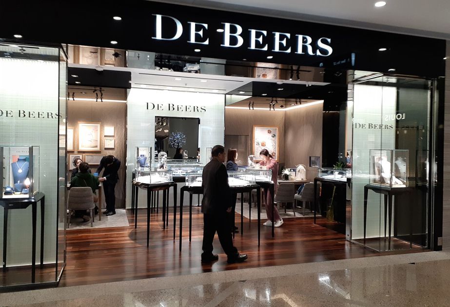 De Beers cannot sell its $2 billion diamond reserves