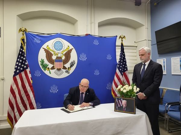 Cuban Ambassador signs book of condolence on passing of former US President James Carter [PHOTOS]