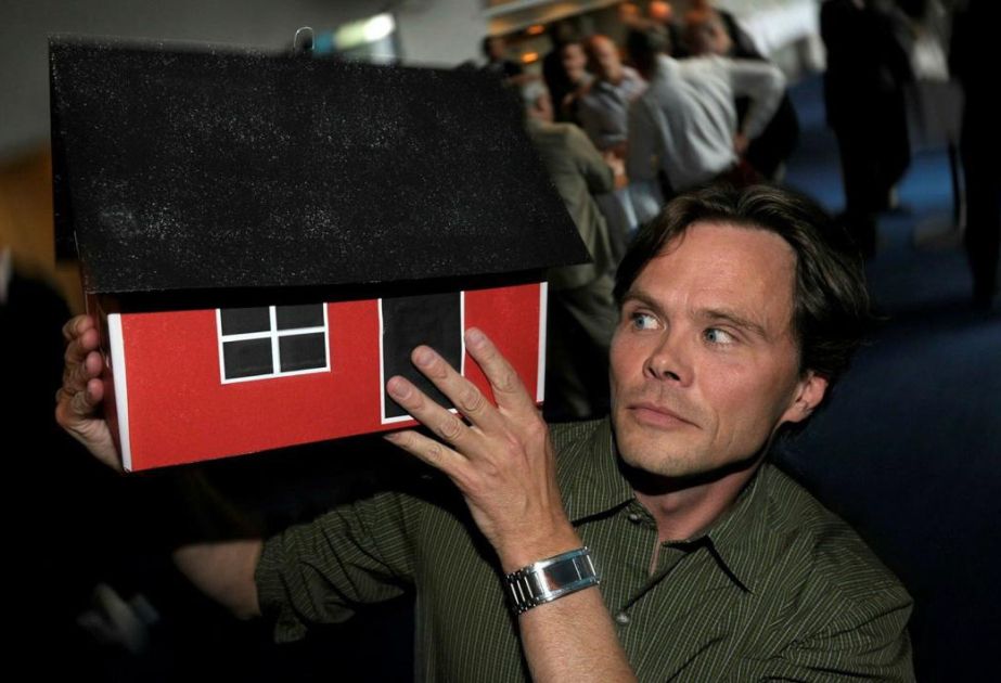 Swedish artist's Red House go to moon