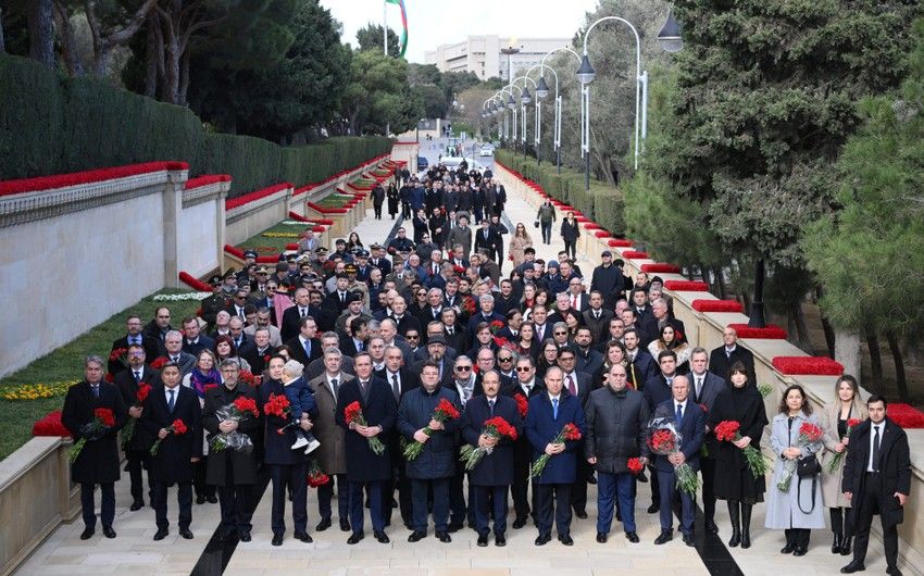 Representatives of diplomatic corps in Azerbaijan visit Alley of Martyrs [PHOTOS]