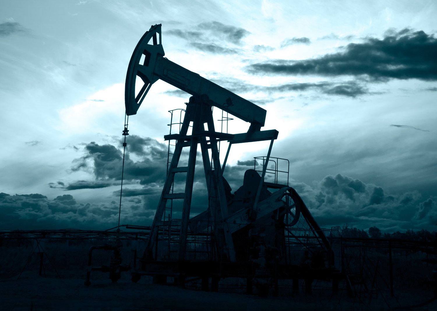 Brent and Azeri Light prices fluctuate amidst trading shifts