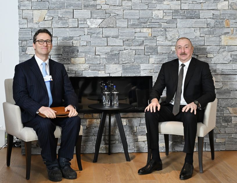 President Ilham Aliyev meets with CEO of Oliver Wyman Group in Davos [PHOTO]