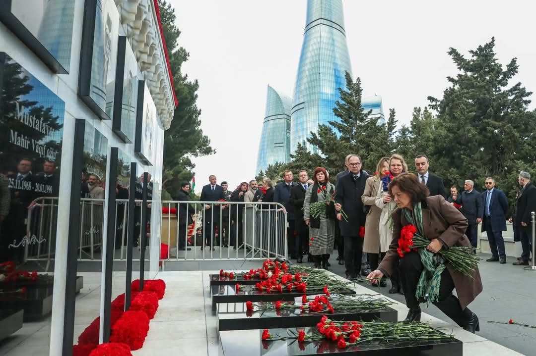 French Ambassador Azerbaijan visits Alley of Martyrs [PHOTO]