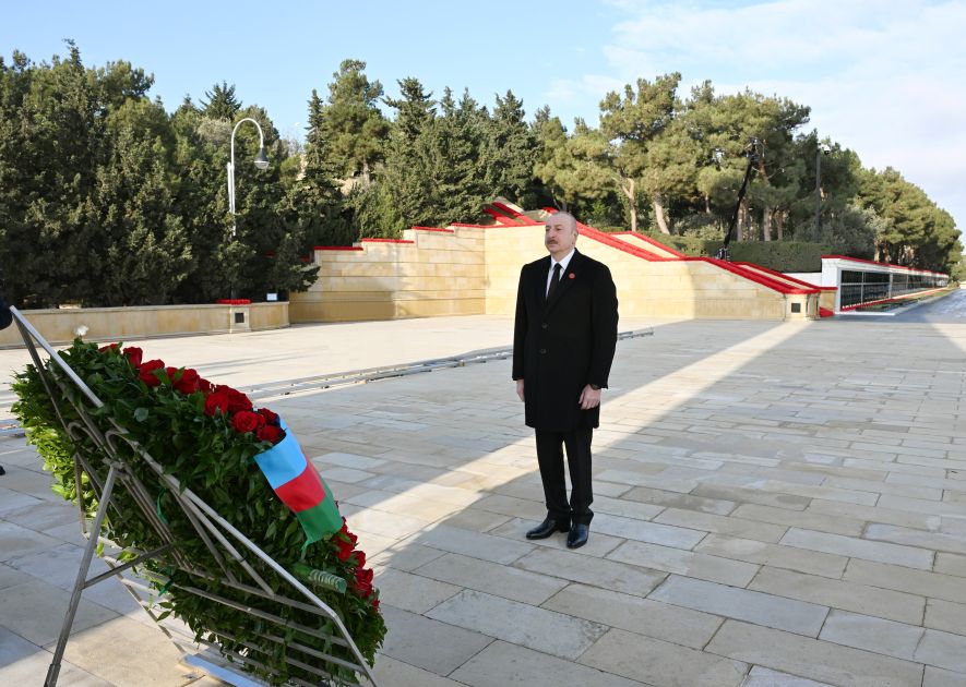 President Ilham Aliyev visits Alley of Martyrs on 35th anniversary of January 20 tragedy [PHOTOS/VIDEO]