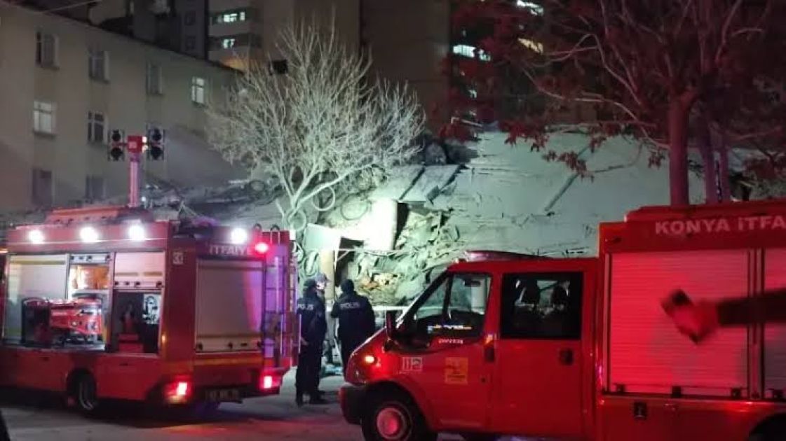 Three story building collapses in Turkiye's central Konya province [PHOTOS]