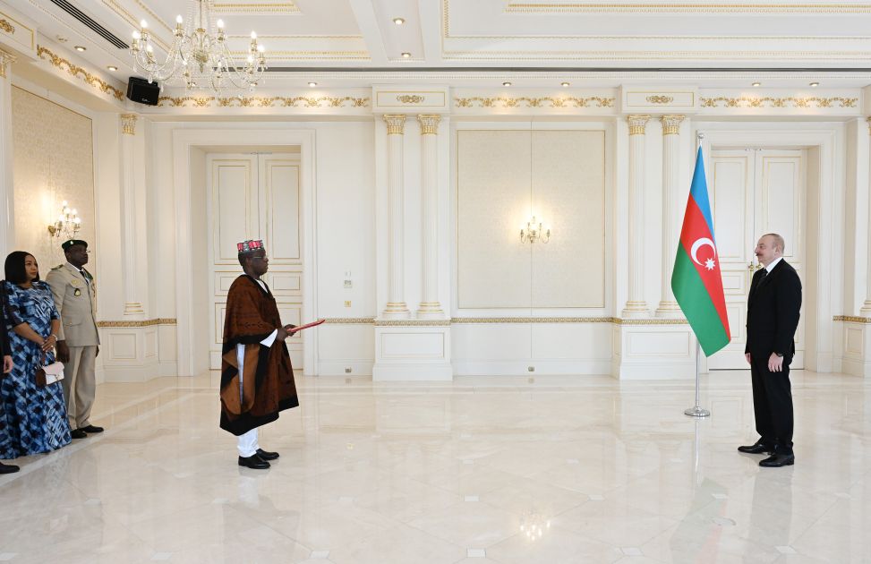 President Ilham Aliyev receives credentials of Guinea's newly appointed ambassador [VIDEO]