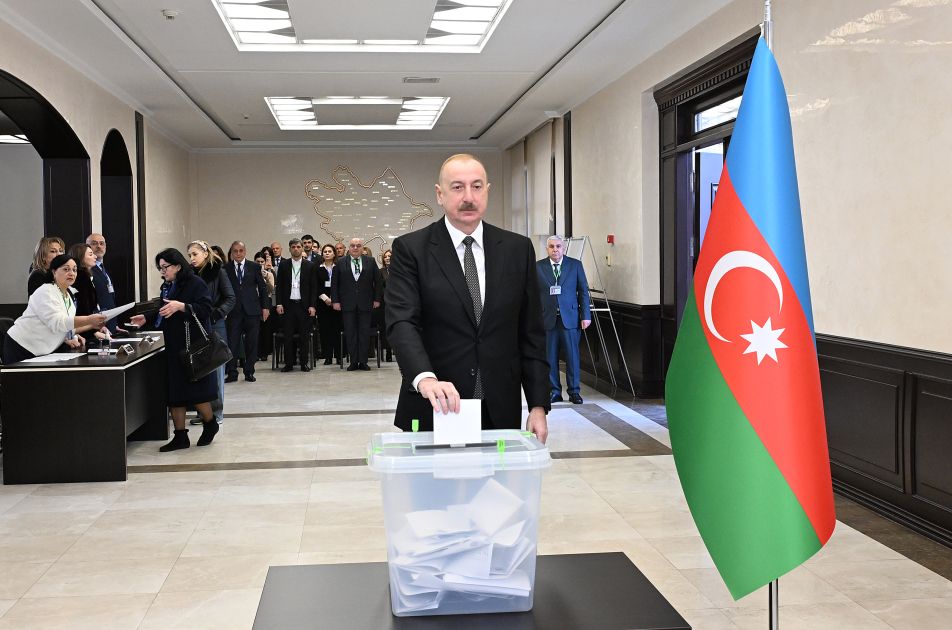 President Ilham Aliyev сasts his vote in municipal elections [PHOTOS/VIDEO]