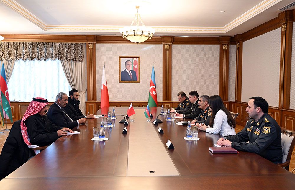 Azerbaijan Minister of Defense meets with Commander-in-Chief of Bahrain Defence Force [PHOTOS]