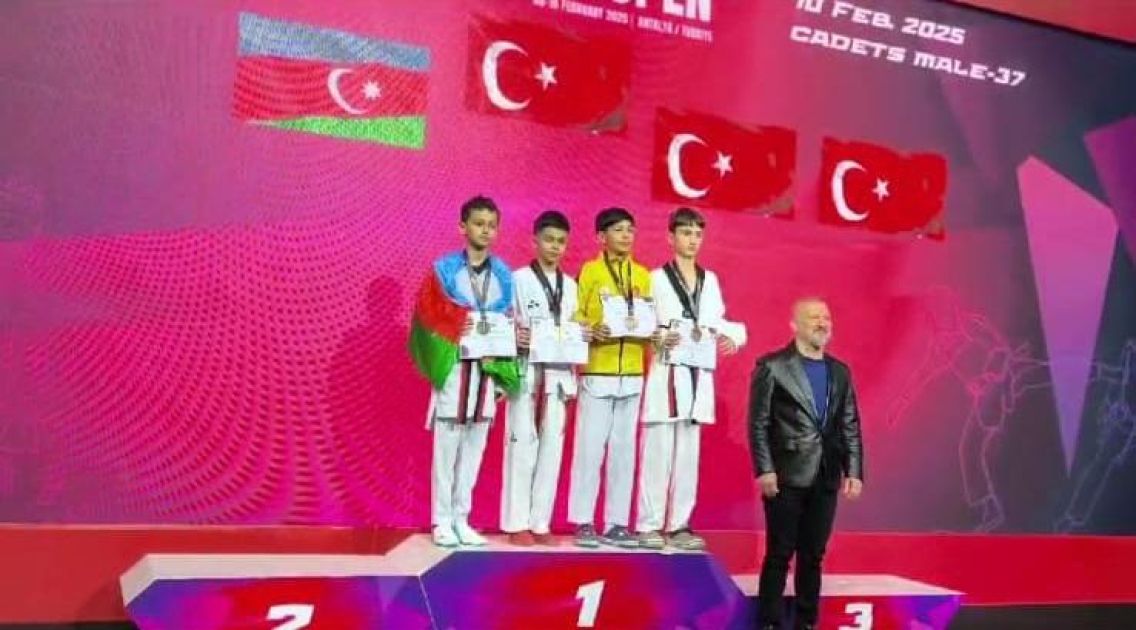 National taekwondo fighter wins silver medal [PHOTOS]