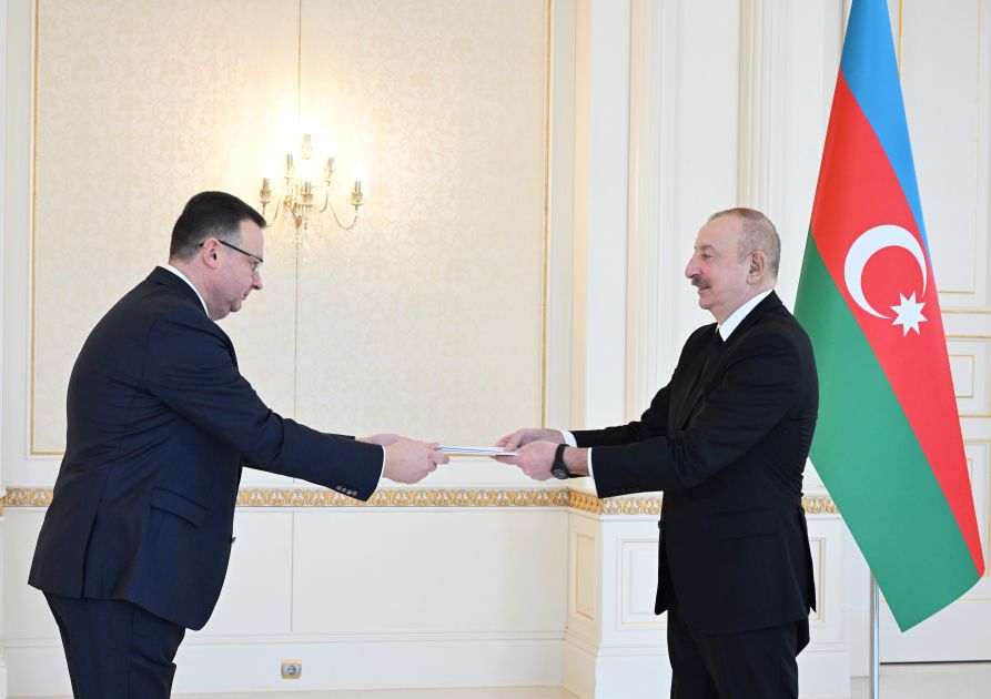 President Ilham Aliyev receives credentials of incoming ambassador of Belarus [PHOTOS]