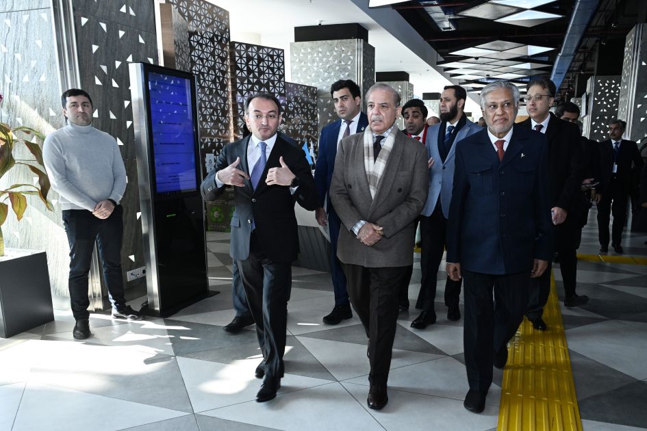 Pakistani PM visits "ASAN Khidmet" center in Baku [PHOTOS]