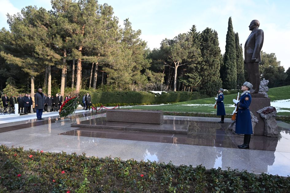 President of Guinea-Bissau pays tribute to National Leader Heydar Aliyev [PHOTOS]