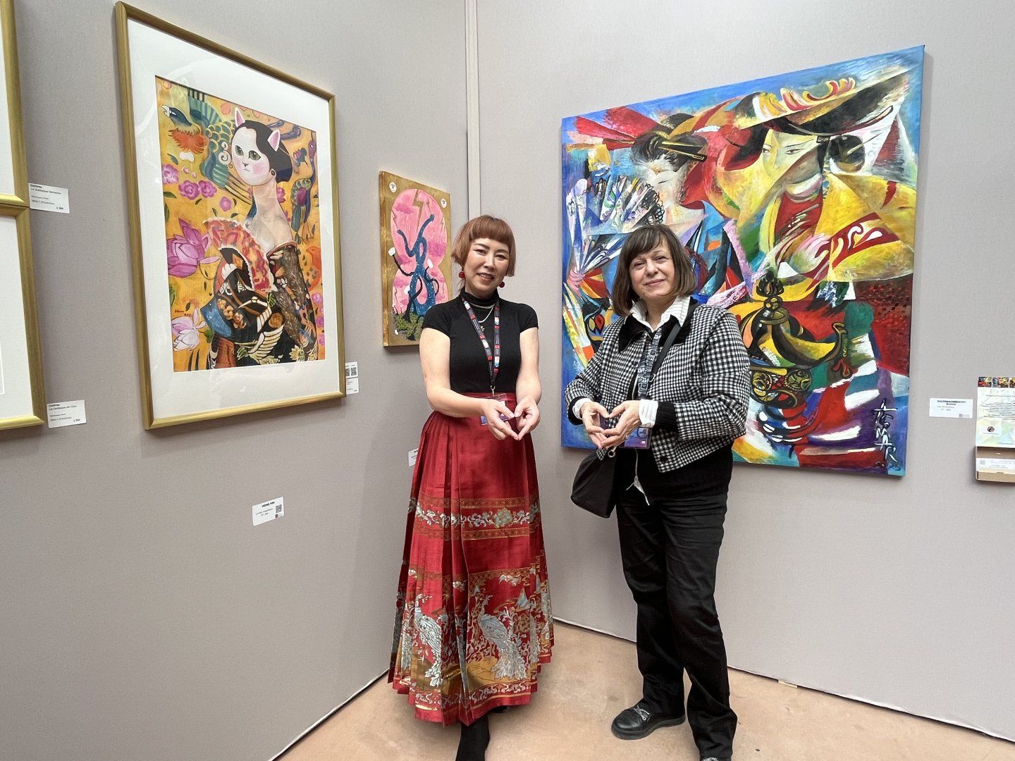 Asmar Narimanbayova demonstrate her art piece in Paris [PHOTOS]