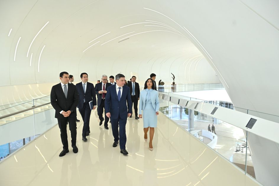 Kazakhstan's PM visits Heydar Aliyev Center in Azerbaijan's Baku [PHOTOS]