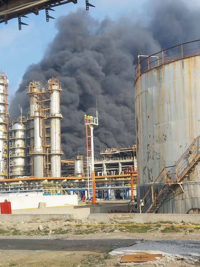 Fire breaks out at Baku Oil Refinery, firefighting efforts underway [VIDEO]